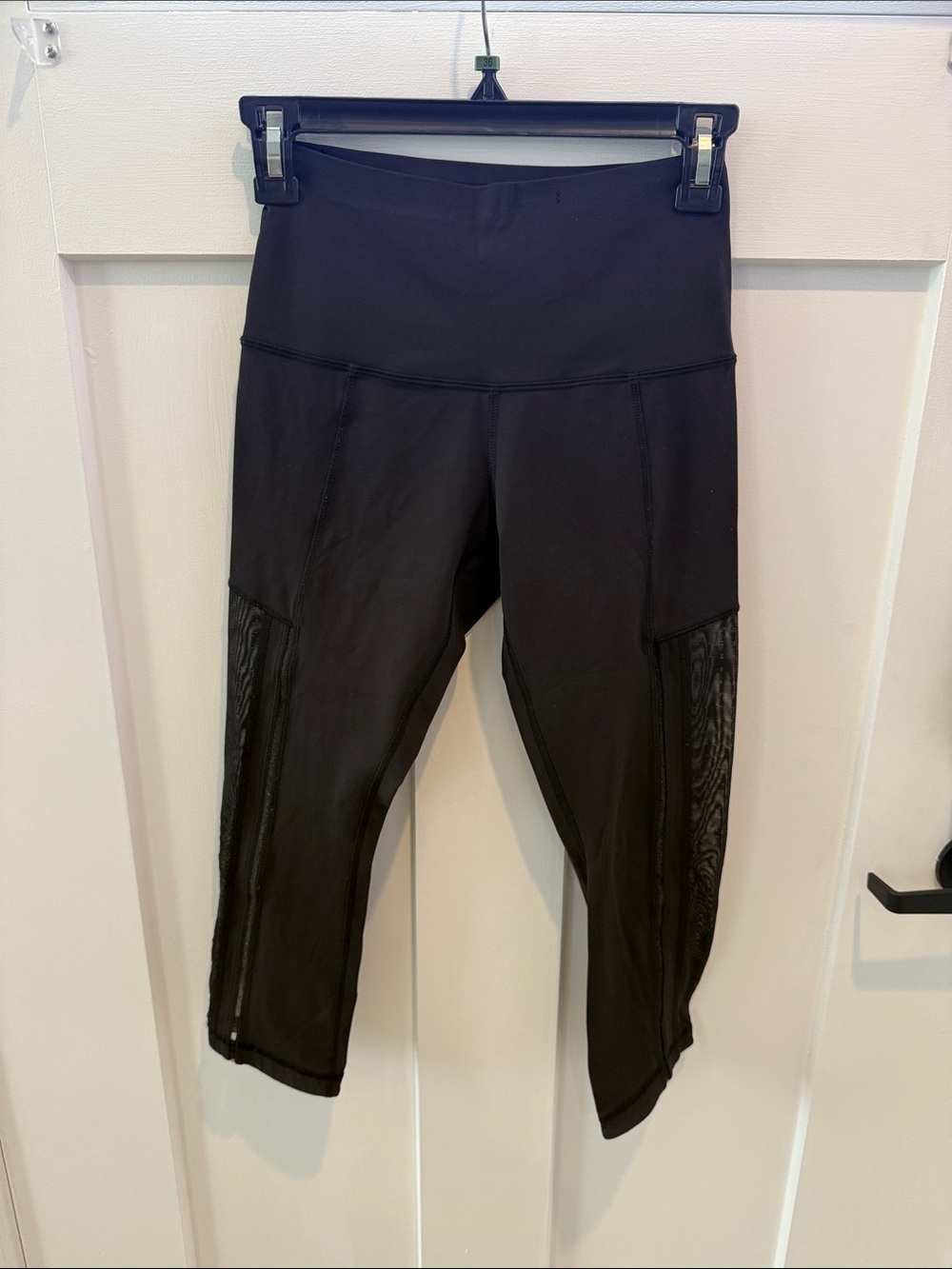 Lululemon Run Inspire black mesh 21” crop- mid waist - sz 4
